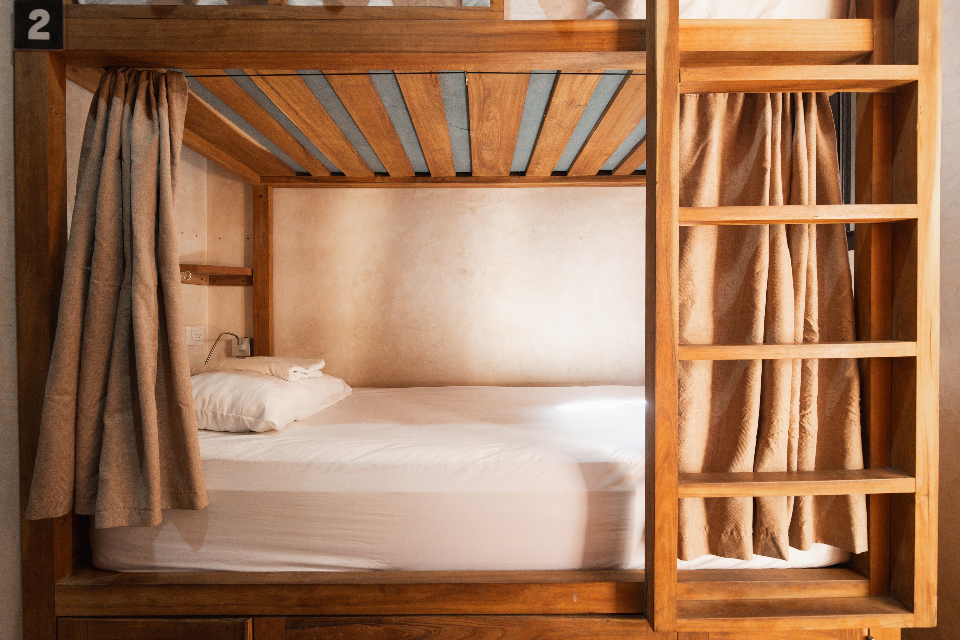 Dormitorio femenino 8 camas