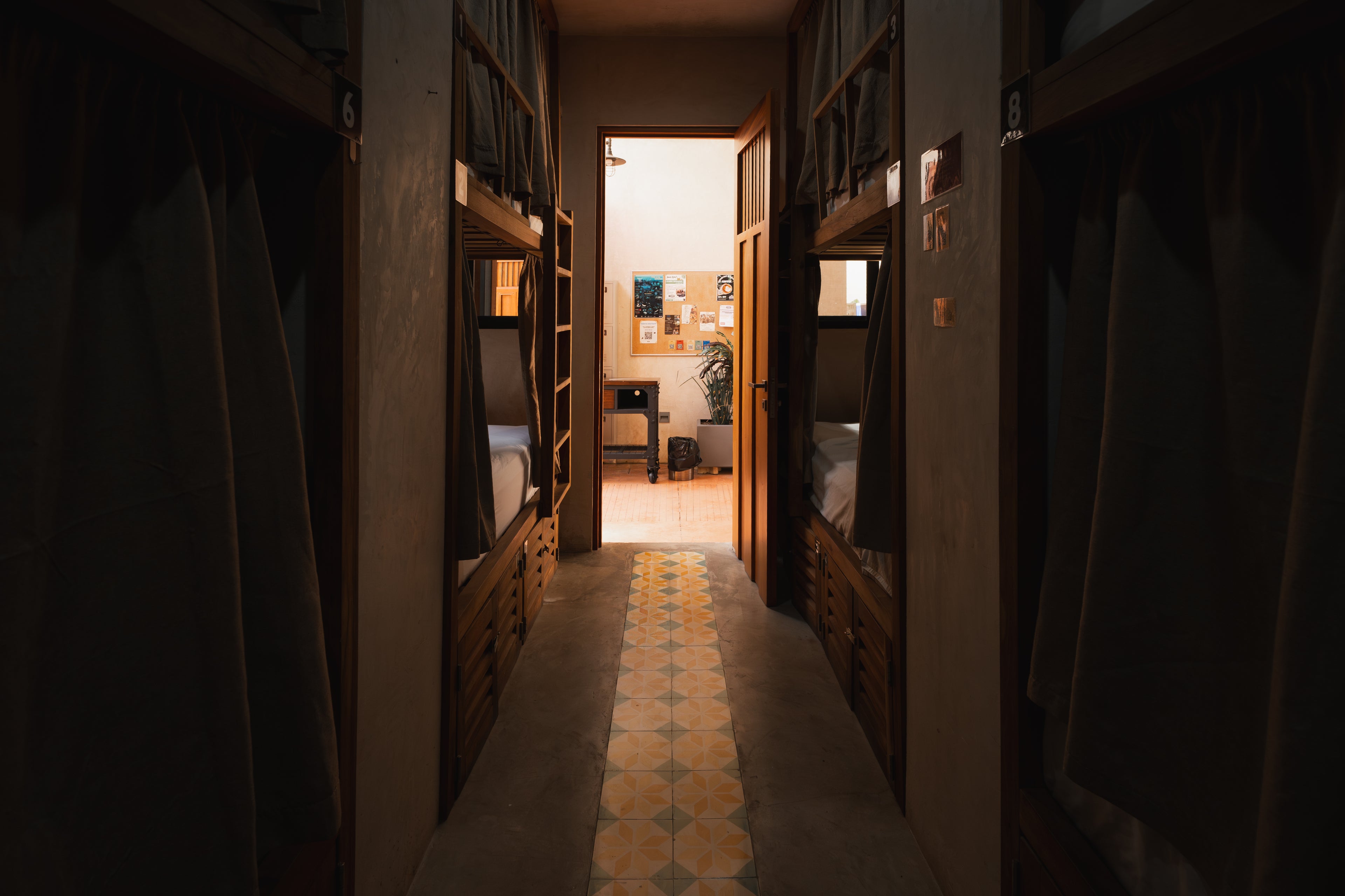 Dormitorio femenino 8 camas